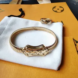 Designer Armband Women's V Armband Snake Jewelry 18K Guldpläterad rostfritt stål Fashion Jewelry Accessories Letter