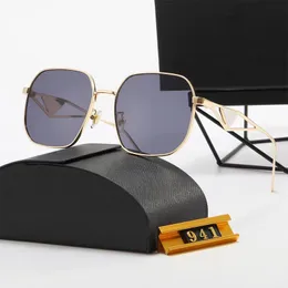 Gafas de sol retro con montura dorada para hombres y mujeres - Gafas clásicas de diseñador con protección UV400, perfectas para viajes al aire libre, tiro en la calle en la playa