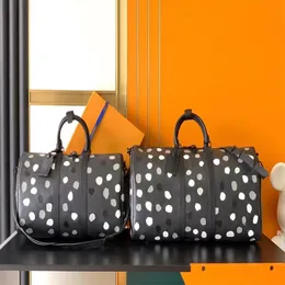 Ahora bolso de diseñador Luxuryc Handps Edition Bag Duffle Bag Classic Thide Travel Luggage para hombres Bolsos de diseño de cuero real Mujeres Totas Crossbody Shoulder