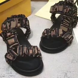 2022 Moda Kadın Erkekler Sandal Lüks Tasarımcı Lady Beyler Renkli Tuval Mektubu Anatomik Deri Slide 6 Stil Model 35-45 Kabarcık kutusu