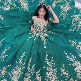 Зеленое блестящее платье Quinceanera с открытыми плечами и цветочным принтом, вечернее платье на шнуровке с золотой цветочной аппликацией, Vestidos De 15, бальное платье Quinceanera в форме сердца
