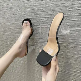 Klädskor tjock fyrkantig låg klack kvinnans transparenta sandaler stor storlek 42/43 damer flip flops naken sandalias mujer clear tofflor