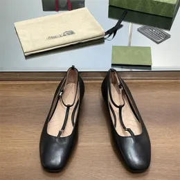 Lüks tasarım kadın ayakkabıları düz taban tek sandalet moda yan oyuklu kayış profesyonel sandaletler elbise pompaları siyah beyaz 2 renk eu 35-41