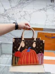 2023 Hot Women's Thorping Bag Designer Square Handheld Handbag Jungle Bag Bag Bag Fashion French Romant Buckle Leather Pocket Luxury Base 34cm