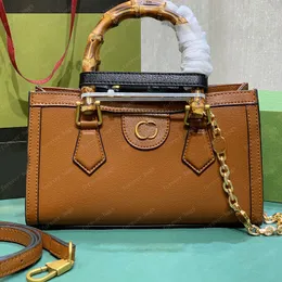 Luxury Designer men messenger bag Fashion tote Bag for Women Bamboo Joint Small shoulder Backpack With Detachable Adjustable Shoulder Strap.