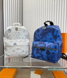2023 Дизайнерские темно -синие камуфляж Монограммы Кожаный рюкзак для женщин Мужское роскошное плечо 34 модное спинка.