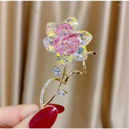 Brooches XUYE Fashion Shiny Crystal Flower Pins For Women 2023 Arrival Elegant Brand Brooch Gold Plated Jewelry