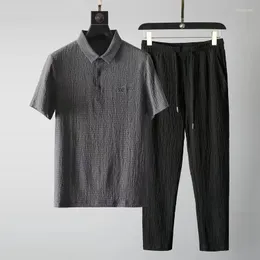 Herrespår kläder för män sommar avslappnad enkel tryckt broderad uppsättning kortärmade byxor tunt andningsbara mode tvådelar