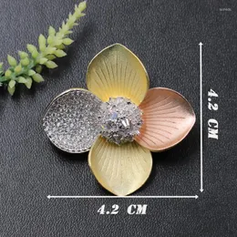 Brooches Lanyika Fashion Jewelry Super Elegant Flower Cubic Zircon Brooch Pendant Dual Use For Engagement Banquet Luxury Bridal Gift