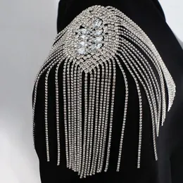 Broscher glaming tofs kedja strass axel märke brosch kvinnor kläder dekoration kristall epaulette pad applikation smycken