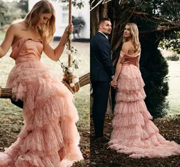Vintage Blush Pink Princess A-Line Wedding Dresses 2023 Off Shoulder Tiered Spets Stain Bohemian Outdoor Bridal Clows Photoshoot