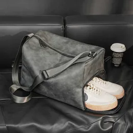 Ny högkapacitets fitnessväska med skosposition, koreansk version herrväska, avslappnad axelväska, crossbody väska, resväska trend 230412