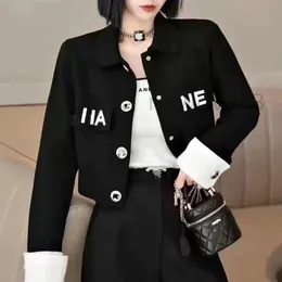 2023SS Designer Women's Jackets Top Quality Lapel Polo Fashion Bröstficka Slim Fit White Brodery Tryckt Metal Buckle Sticked Long-Sleeved Cardigan Jackets