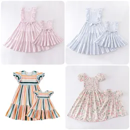 Familjmatchande kläder Girlymax Summer Baby Girls Mommy Me Boutique Children Clothes Stripe Floral Smocked Milk Silk Dress Kidswear 230412