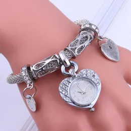 Orologi da polso Orologio da polso con cuore in argento dorato carino Orologio da donna in stile INS Ragazza con cinturino in acciaio Regalo per fidanzata 2023