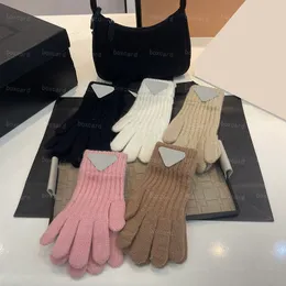 Зимние женские вязаные перчатки, дизайнерские мягкие теплые перчатки, треугольные ментальные перчатки с пятью пальцами