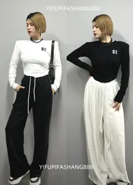 Miui Miui Top Luxury Women Knits TEESデザイナー新しい感覚高度な長袖ベースシャツ秋のブラウスウールパーカータートルネックセーターチャンネル