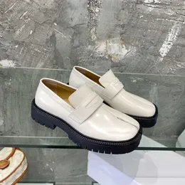 Sapatos casuais sapatos de dedo dedo sapatos de balé de sapatos de bola tabi mm6 designer de festa de luxo de luxo em couro semi-flat camurça de camurça de parque de balé