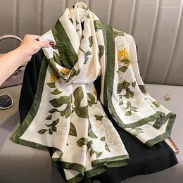 Foulards de luxe Chaîne Soie Foulard Femmes Floral Imprimer Soft Satin Tête Hijab Femelle Bufanda Foulard Crème Solaire Châle Wrap Bandana Bandeau