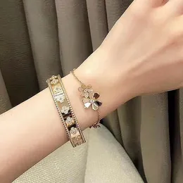 four leaf clover bangle Made of natural shells and natural agate Gold Plated 18K designer for woman T0P quality highest counter quality fashion anniversary gift 002