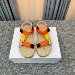 Women Lace Up Sandals Platform Sandals Designer عرضة أحذية عشبية منسوجة من النايلون حزام النسيج الدانتيل حتى التطريز أحذية مسطحة الأحذية الحجم 35-45