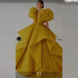 Fantastisk puffy tyll prom klänningar veckade en linje ruffles tiered bollklänning aftonklänning saudiarabien kvinnor formell festklänning robe de soiree skräddarsydd färg och storlek