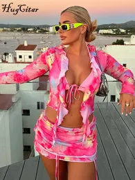 فستان ثنائي اللباس Hugcitar Tie Print Women 2 Set Lace Up Ruffle Long Sleeve Crop Top Ruched Mini Skirt Suit مطابقة الزي Y2K Vacation 230413