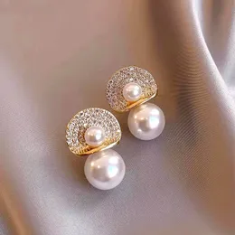 Koreańskie nowe temperament złota perłowe kolczyki żeńskie niszowe czujniki wysokiego poziomu Kolczyki