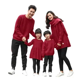 Family Matching Outfit Men Kids Sweaters Knitwear Xmas Look Winter 2024 WARM THOW CHULH JUMPERS PARENTHCHILD Outfits 231113