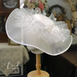 Berretti Fata Cappello da sposa bianco a tesa larga Cappello floscio in maglia Fiore Fedora in raso Elegante donna Fantasia Spettacolo Corsa di cavalli Copricapo Fedora