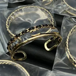 Bracciale di lusso da uomo designer di gioielli per donna braccialetto di diamanti cerchio liscio partito formale braccialetto di fascino lucido oro argento rosa color oro reticolo rombico zb107