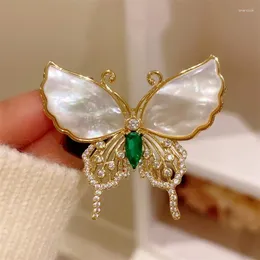 Brosches Original nischdesign: Super Beautiful French Retro High-End Natural Shell Emerald Flutande Butterfly Elegant Brosch