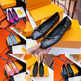 أحذية الأزياء ذات العلامة التجارية Bow Bow Ballet Shops and Autumn 100 ٪ Leame Letters Fashion Black Flat-Bottome Soes Ladies Round Toe Leather Laiders بالإضافة إلى حجم 34-42