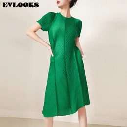 Sukienki codzienne evlooks kobiety miyake zielone plisowane wielkie sukienki projektant wysokiej jakości O-Collar krótkie rękawy luźne moda L239 230413