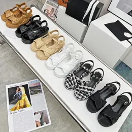 Designer Sandal quiltad plattform Sandaler kalvskinn tweed canvas cross rand kilar höga klackar spänne kil kik tå mule diamant lyx