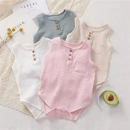 Rompers Summer Baby Chughing Muglin Bawełna Bawełniana bez rękawów Romper Romper Scossuit Solid Kolor Odzież 230412