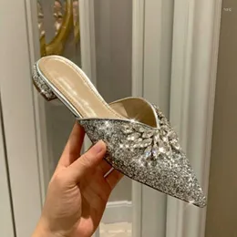 Sandali con strass brillanti Pantofole argento Moda Donna Infradito Scarpe da spiaggia esterne Tacchi piatti con diamanti Punta a punta