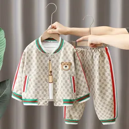 Zestawy odzieży Dzieci luksusowe ubrania designerskie sprężyna jesienna kreskówka niedźwiedzia Kurtki Koszule Koszule świąteczne niemowlęcia