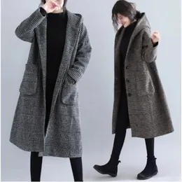 Kvinnors ullblandningar Plaid Trench Woolen Coat för kvinnor Vinter Löst rockar med en huva modet tjockare varm casual knapp överdimensionerade jackor 231113