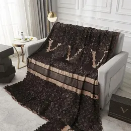 2023 recém-chegado cobertor de designer 150x200cm clássico luxo v estilo toalha de banho inverno lã xale lance bebê inverno grosso lance cobertor presente de casamento ht050126