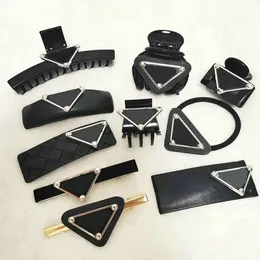 20 Styles Luxury Triangle Hair Clips Classic Letters Hair Barrettes Grip Clip Black Color Women Hairpin Outdoor Headwear Accessories Smyckespresent