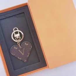 Marka designerska klęcznik kluczy Mężczyźni luksusowy samochód w kształcie serca breyring damskie modne pszczoły klamra breliza ręcznie robione skórzane torby wisiorki akcesoria