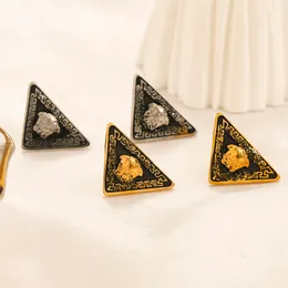 Mode kvinnor pläterade 18k guld rostfritt stål designer örhängen örhängen varumärkesdesigners triangel geometri bokstäver örhänge bröllop fest juveler