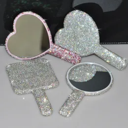 Kompakta speglar Glänsande diamanthandspegel Kärlek Hjärtspegel Kvinnlig handtag Makeup Kosmetiska skönhetsverktyg Handhållen Vanity Make Up Mirror for Girls 231113