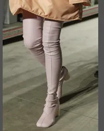 デザイナーブーツブラックピンクの白いブーツヒールシューズ冬の女性のヒールSブーツプリントフラワーウェディングパーティーシューズトップクオンクオップ膝の女性ブーツ