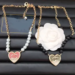 Designer de luxe lettre pendentif collier coeur plaqué or 18 carats cristal strass cuivre chandail collier pour femmes mariage fête bijoux accessoires