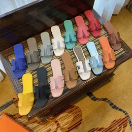 Mujeres Diseñador Slipper plano tacón de tacón zapatos de marca de sandalia toboganes de arena de liderazgo clásico para mujer de alta calidad zapatillas de verano de alta calidad deslizadores de cuero genuino con caja