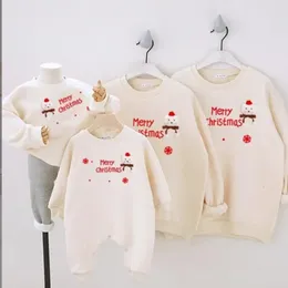 Familjmatchande kläder Familj Matchande kläder julmamma barn dotter far son tröja familj look tröja hoodies mamma och mig kläder 231113