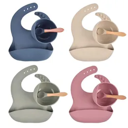 Copos pratos utensils baby tigela de silicone bibs definem placa de sucção não deslizante para crianças, manúzas de madeira de silicone colher babadores pratos de alimentação de bebês aa230413