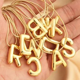 Nytt mode trendigt rostfritt stål 18K gult guld pläterat A-Z bubbel bokstav hänge halsband för flickor kvinnor för fest bröllop trevlig gåva